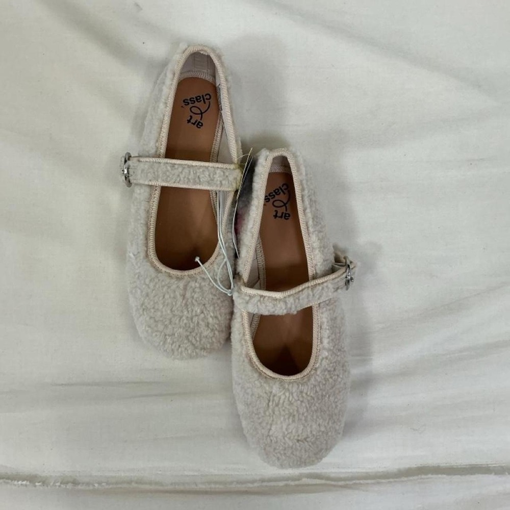 Art Class Girls Cream Sherpa Mary Jane Flats – Size 5